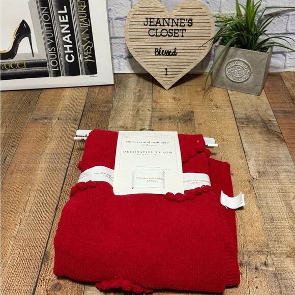 Cupcakes and Cashmere Red Hearts Knit Throw Blanket - Picture 10 of 10